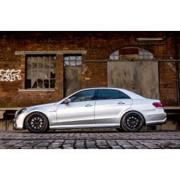 Накладки сплиттеры на пороги на Mercedes E W212 E63 AMG Sedan рестайл